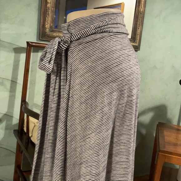 ☀️NWT Gap navy/white stripe wrap skirt - Picture 5 of 8
